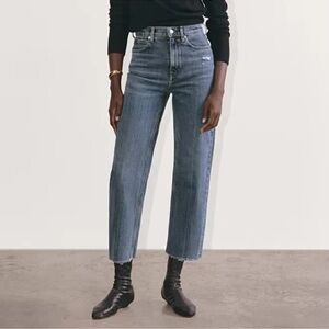 Everlane Cropped Straight-Leg Jeans in Medium Blue Wash